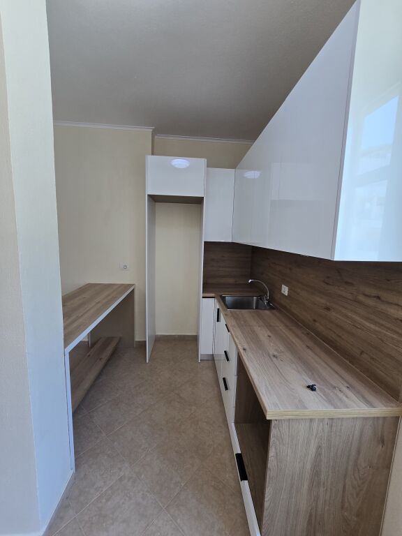 Shitet Apartament 1+1 te Shkembi Kavajes