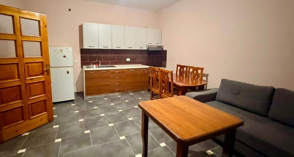 Affittasi casa 1+1 arredata nella zona di Porcelani Via Sadik Petrela, Tirana