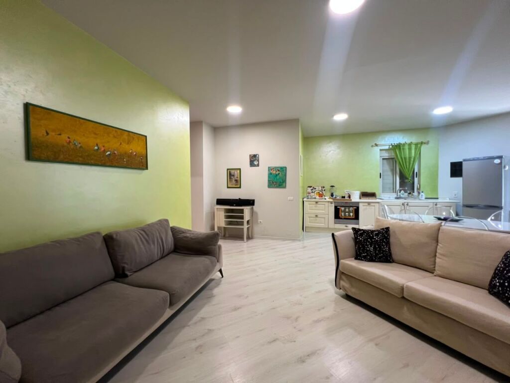 Shitet Apartament 2+1
