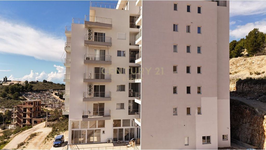 SARANDË, SHESIM APARTAMENT 2+1+2 + VERANDE NË PORTIN E LIMIONIT 300,000 €
