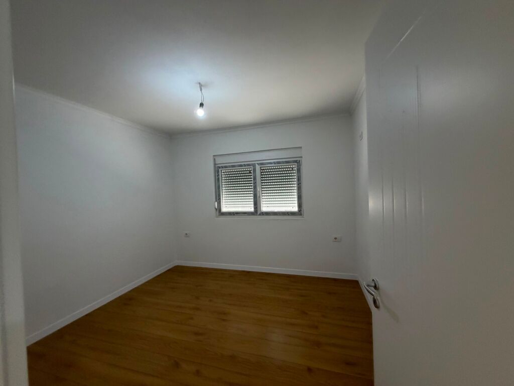 Shitet Apartament 2+1  te Stadiumi