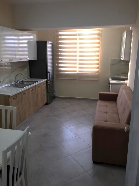 🏢Perballe Ish Restorant Durresit,jepet me qera apartament 2+1,i mobiluar  50,000Leke