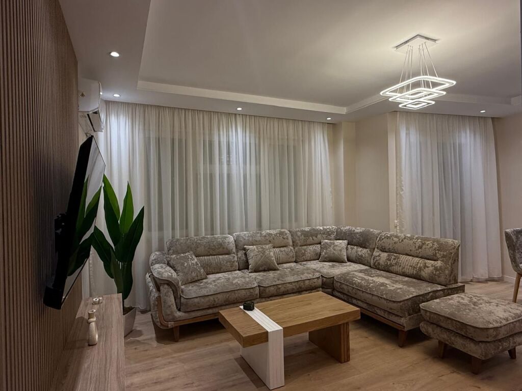 Jepet me qera apartament 2+1+2  +Post Parkimi në Liqenin e Thatë, pranë Hotel Radisson.