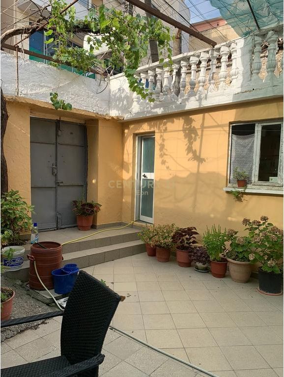 Vile 2 Katshe + Njesi Biznesi tek Gjykata, Durres !