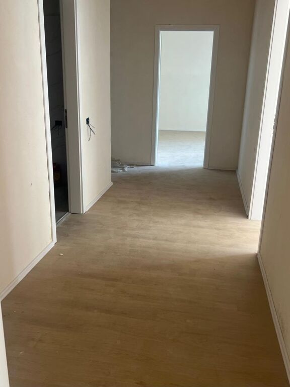 🏡 Appartamento 2+1+2 con Veranda in Vendita a Linzë, Tirana