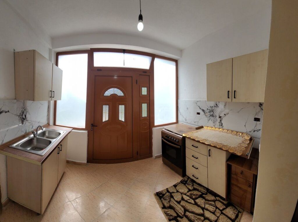 Affitto | Shtëpi private 1 + 1 | Allias | 300 €/mese