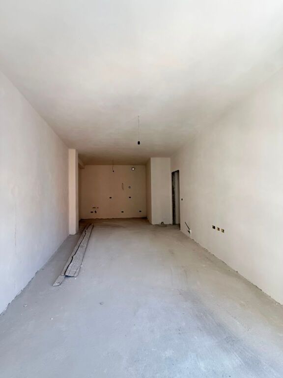Shitet apartament 1+1 tek Bulevardi i Ri
