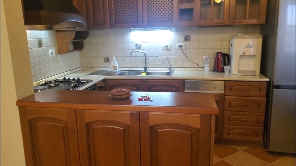 APARTAMENT 3+1+2 BANJO+3 BALLKONE+ GARAZH Rruga elbasanit