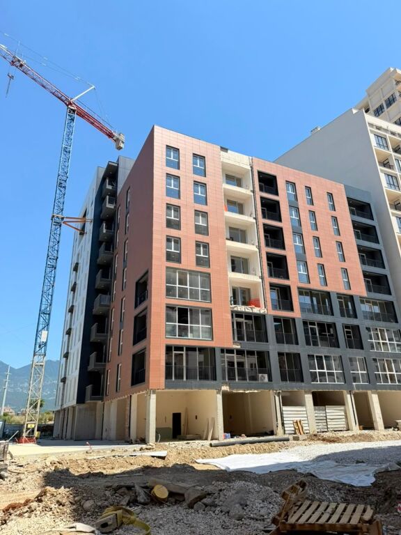 Shitet apartament 1+1 tek Bulevardi i Ri