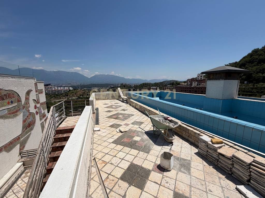 VILLA CON PISCINA PRESSO LA RESIDENZA ''KODRA E DIELLIT 2'', IN AFFITTO