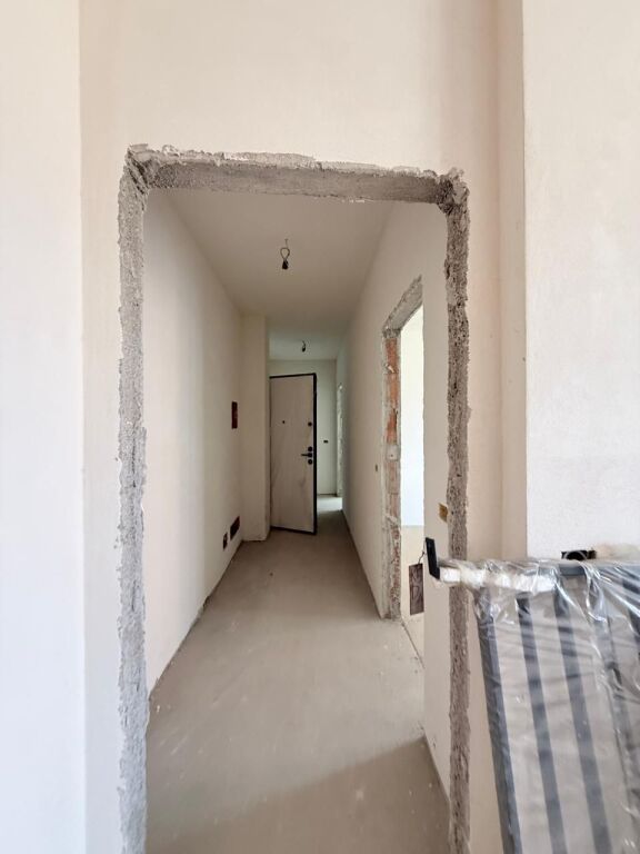 Shitet apartament 1+1 tek Bulevardi i Ri