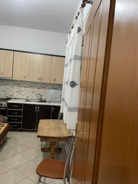 Rent | Shtëpi private 1 + 1 | Rruga 5 Maji | 360 €/month