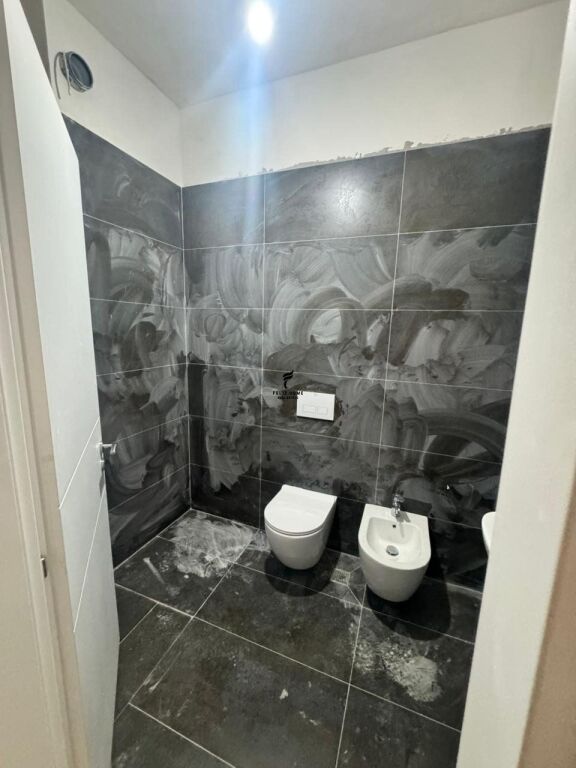 SHITET APARTAMENT 3+1+2+DEPO KOMUNA E PARISIT 375.000 EURO FH-83433
