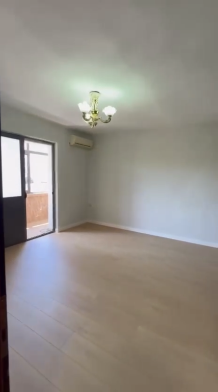 Shiter Apartament 1+1  Ali demi prane te kryegjyshata  !