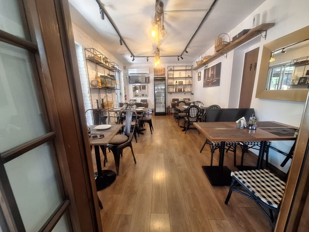 SHITET BIZNES BAR RESTORANTE (ZGARE) PRANE RRUGES SE KAVAJES