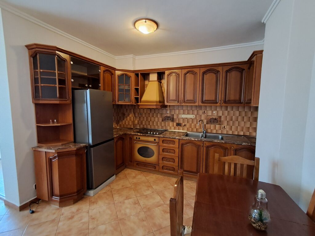 VENDESI APPARTAMENTO 2+1+2 A DURRËS