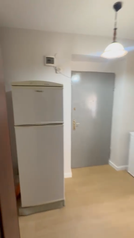 Apartament 1+1 per shitje Stacioni i Trenit Rruga Karl Gega !