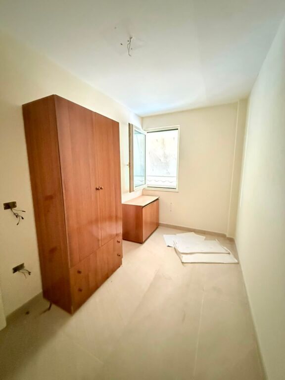 APARTAMENT PER SHITJE TEK SHALLVARET
