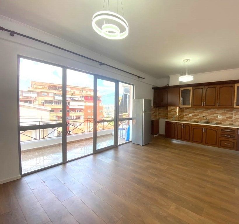 Shitet Apartament 1+1 , Kodra e Diellit