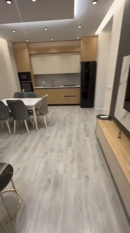 Apartament 2+1+2 per qera perballe me UET !