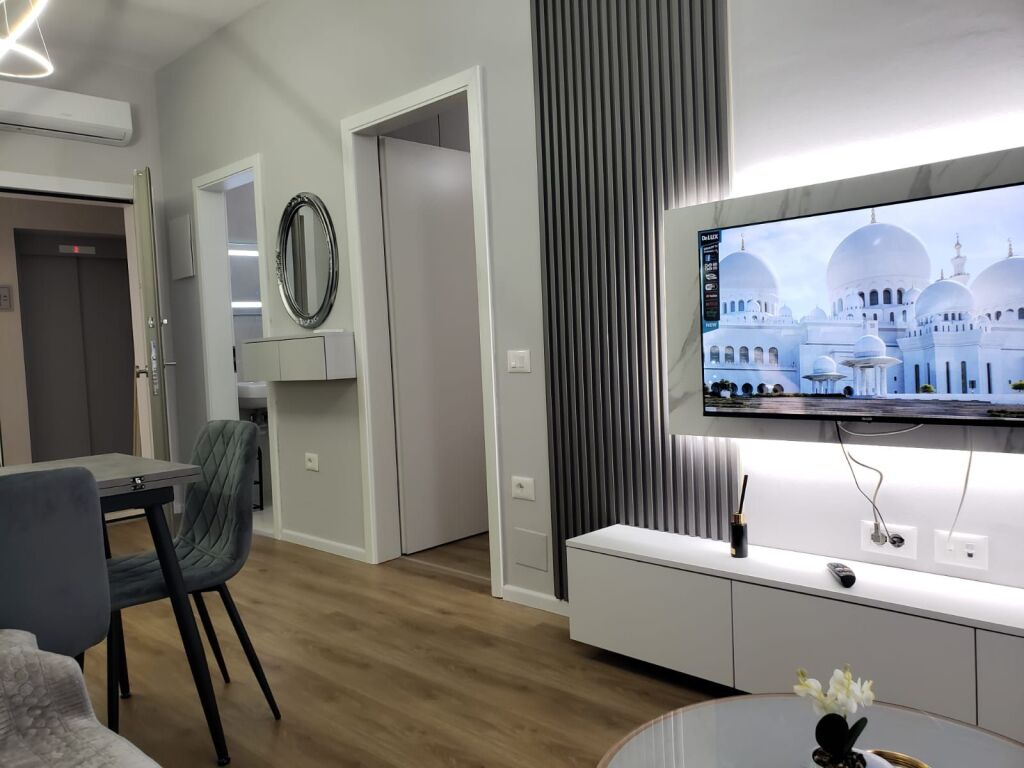 Jepet me qera apartament  1+1 + parking  Ali Dem tek Kompleksi Kadiu 2 Kati 2 ( e mobiluar)  Çmimi 45.000 lek