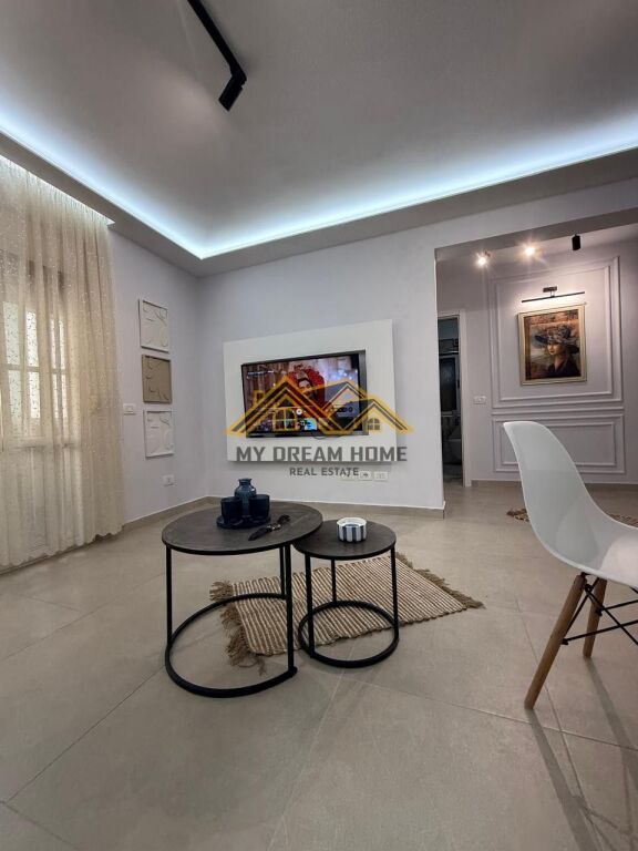 Appartamento in vendita a Shkembi i Kavajes con vista mare prima linea