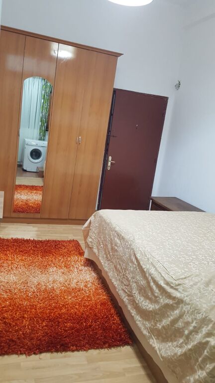 Jepet me qera Garsoniere , rruga e Dibres prane Klinikes Ortodokse  300 Mije leke