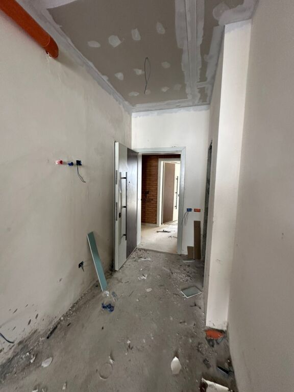 SHITET APARTAMENT 1+1 RRUGA E KAVAJES 110.000 EURO FH-83379