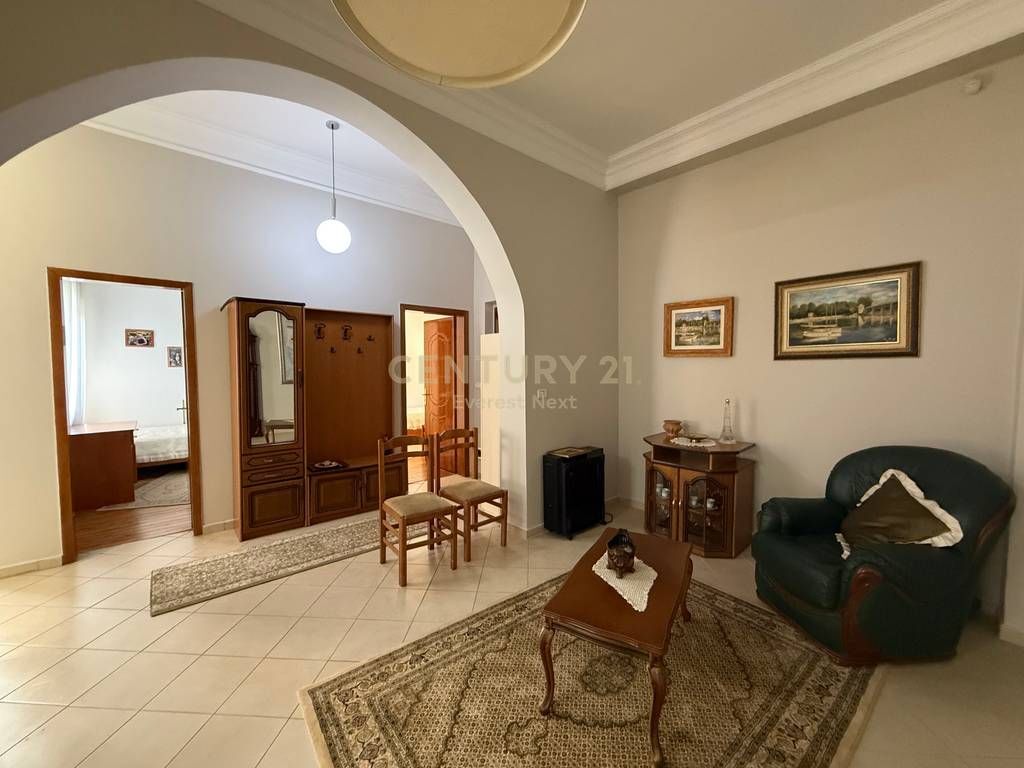 Offriamo in Affitto Casa Privata con Parcheggio e Cortile