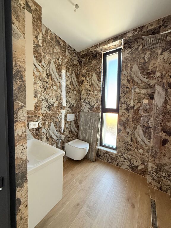 Apartament 2+1 + post parkimi per shitje tek rruga Jordan Misja