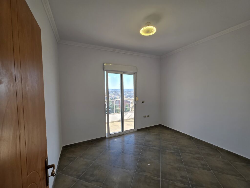 Fresk Shitet Apartament 3+1+2