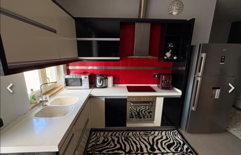 Jepet me qera Apartamenti 2+1, prane Shkolles se Baletit ( rruga Zonja Curre) 650 mije leke te vjetra
