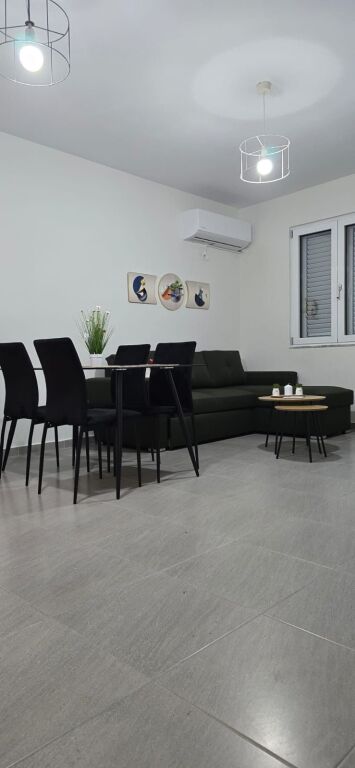 Apartment 1+1 for rent at Komuna e Parisit