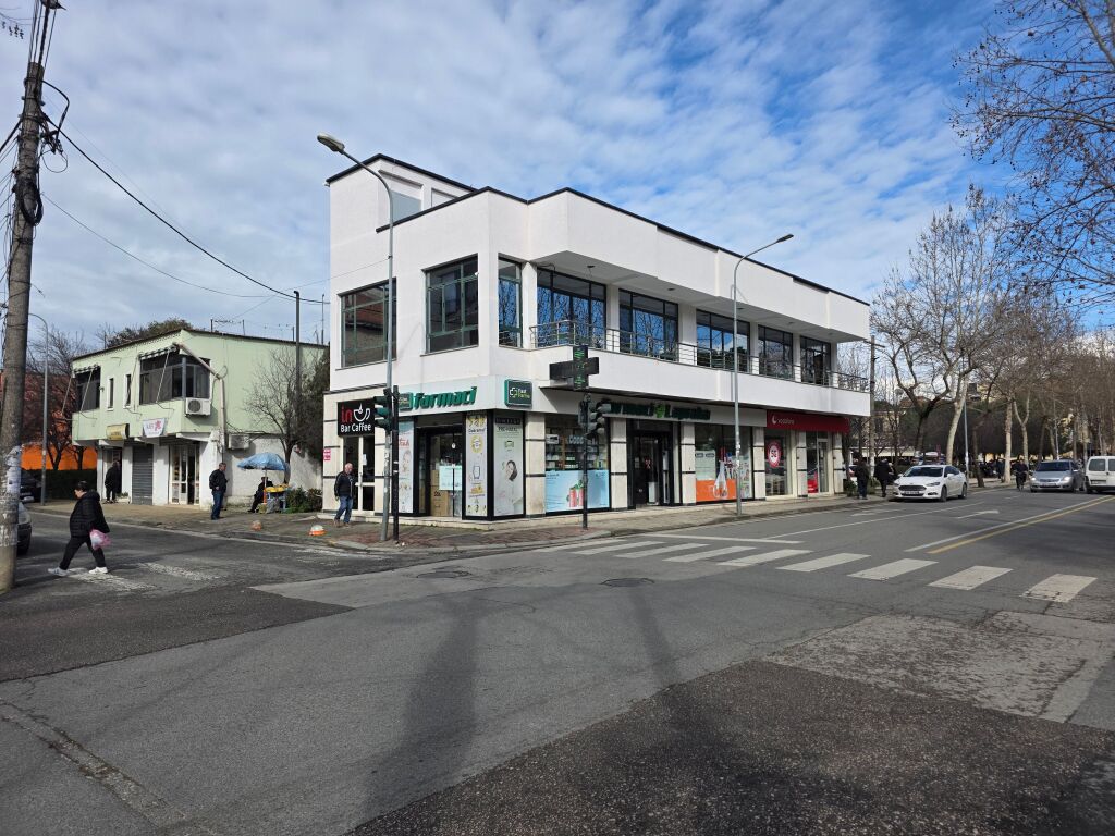 COMMERCIAL SPACE FOR RENT | LAPRAKË, LORD BYRON STREET