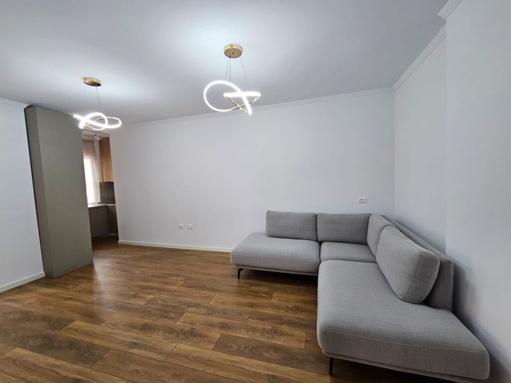 Appartamento 2+1 in affitto in via Dibra!