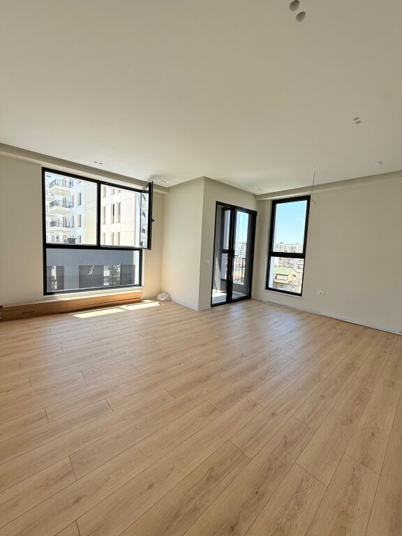 APARTAMENT 2+1 + PARKIM PER SHITJE TE RRUGA JORDAN MISJA