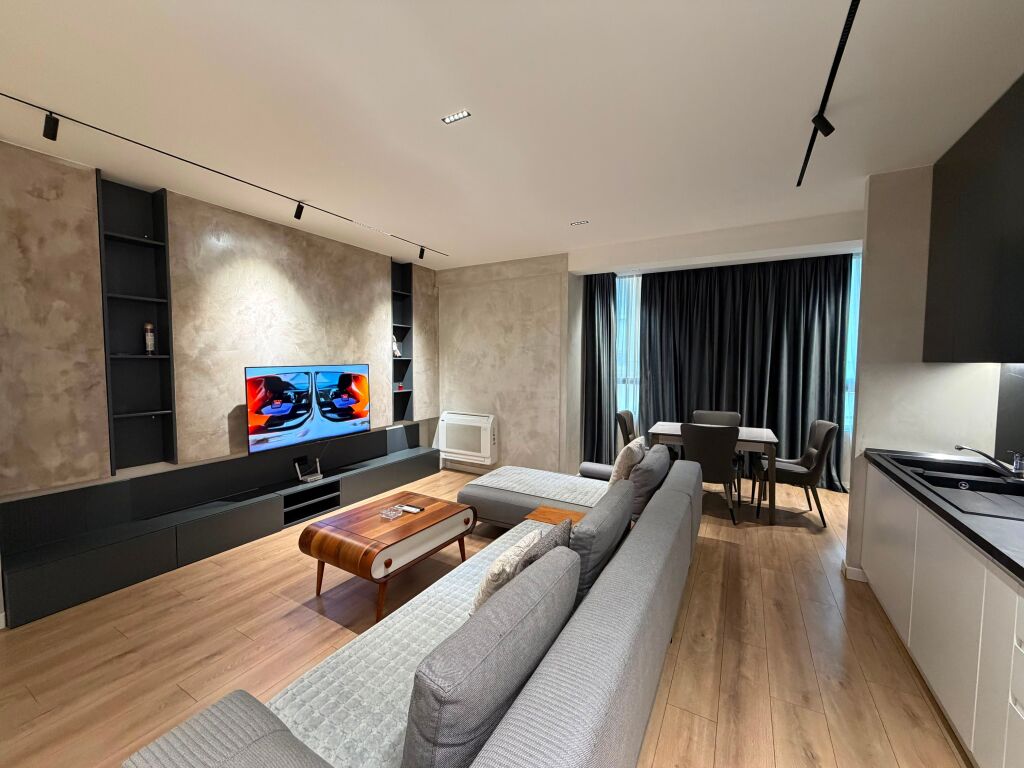 Apartament 1+1 per shitje tek Komuna e Parisit.