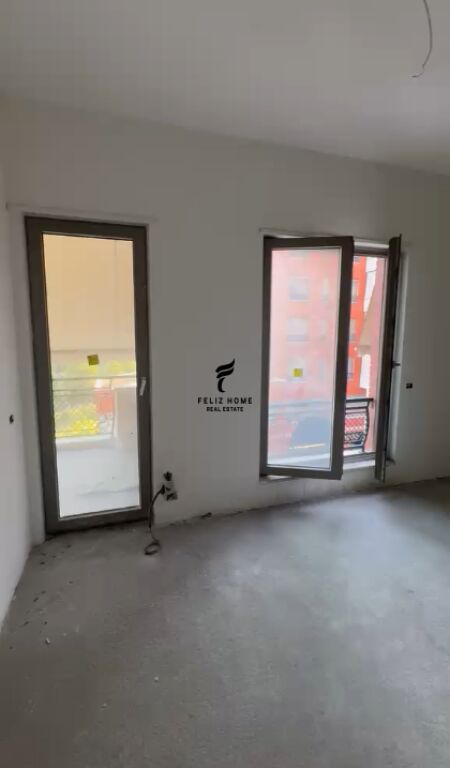 OFFICE FOR RENT 3+1+3 KAVAJES STREET 250,000 LEKE FH-83344