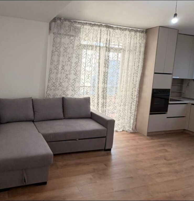 Shitet apartament 1+1 tek Liqeni Thate