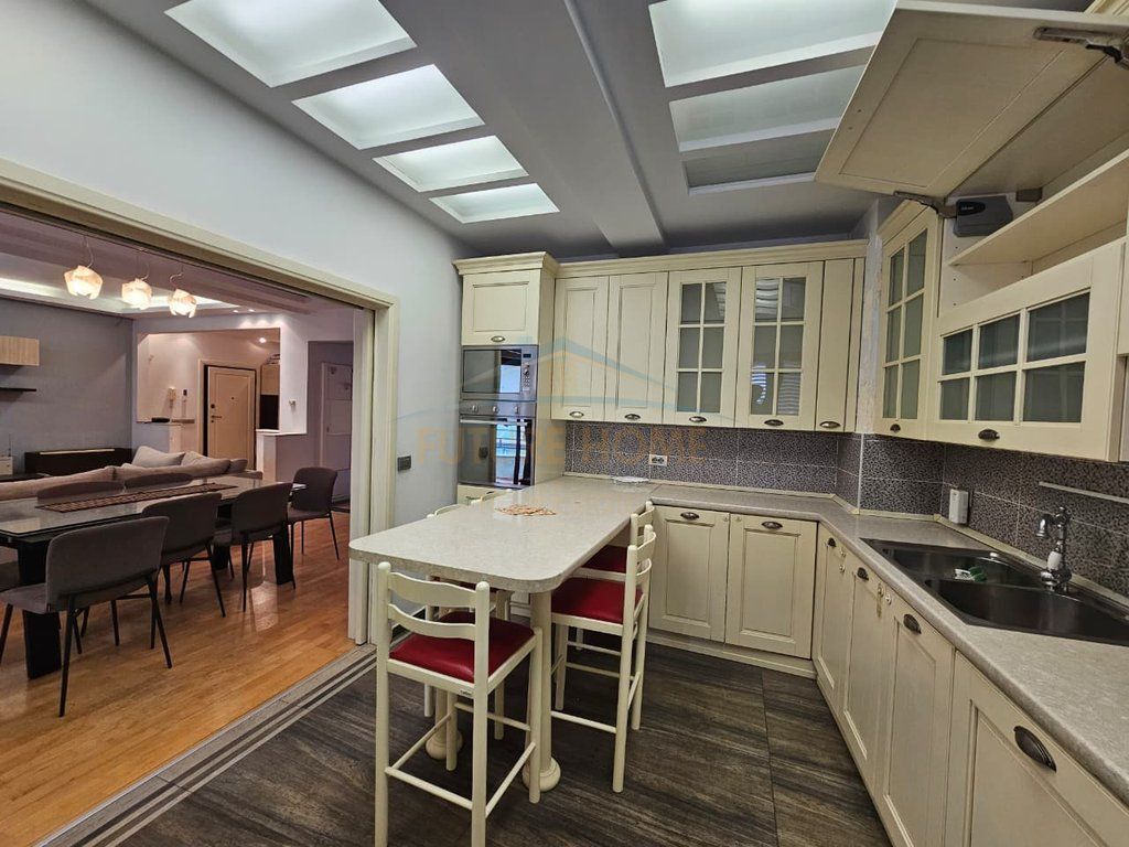 Shitet, Apartament 3+1+post parkimi, Myslym shyri, Tirane