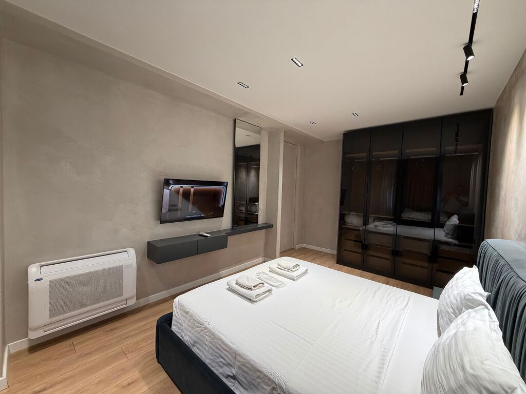 Apartament 1+1 per shitje tek Komuna e Parisit.