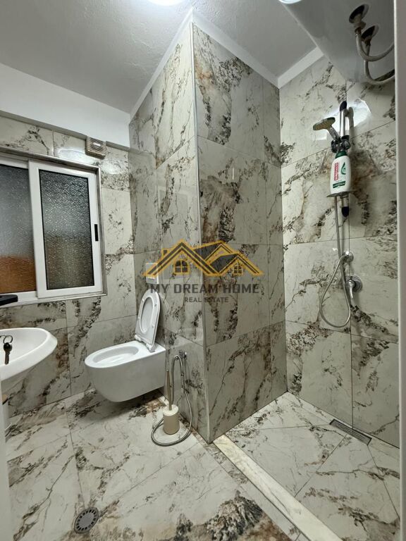 Appartamento in vendita a Shkembi i Kavajes con vista mare prima linea