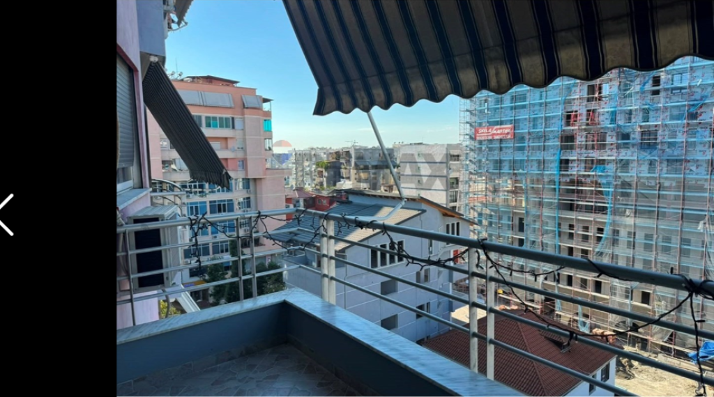 Apartament per shitje 2+1+2 tek Komune e Parisit