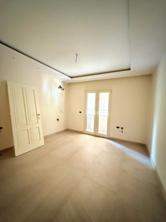 APARTAMENT PER SHITJE TEK SHALLVARET