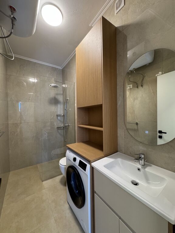 Affittasi appartamento 2+1+2 +2 balconi | Complesso Dinamo, Comune di Parigi  Piano: 5 Sup: 96m2 netto Orientamento: Ovest Nuovo edificio con ascensore  200.000 lek/mese