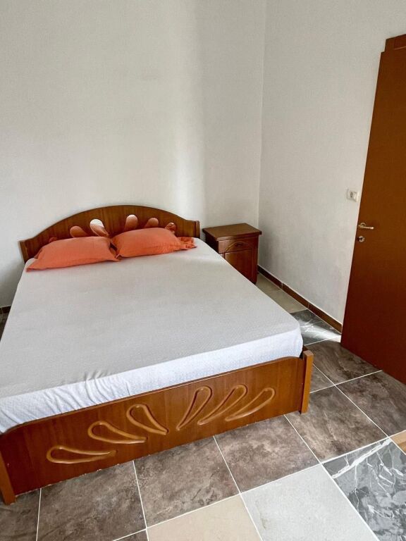 Jepet me qira apartament 1+1