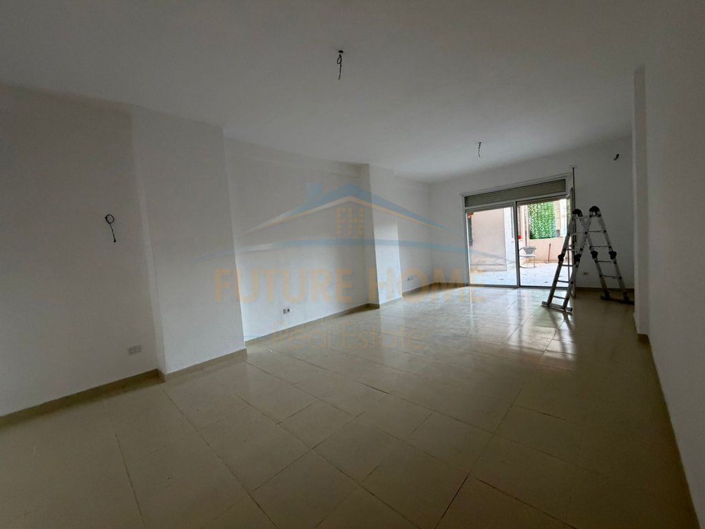 Shitet Apartament 2+1,Ish Urt-ja,Durres