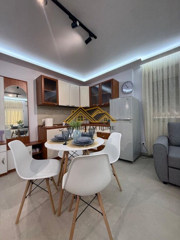 Appartamento in vendita a Shkembi i Kavajes con vista mare prima linea