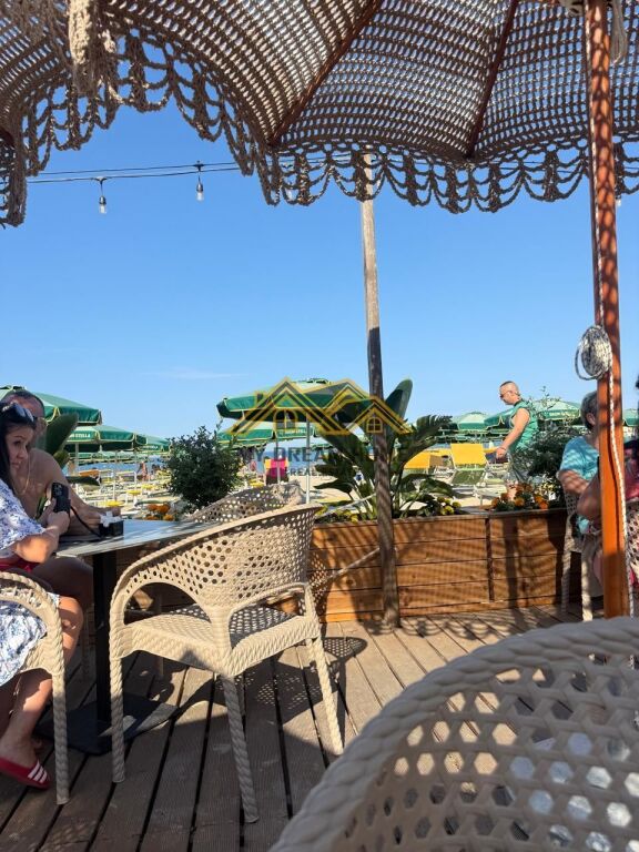 Appartamento in vendita a Shkembi i Kavajes con vista mare prima linea