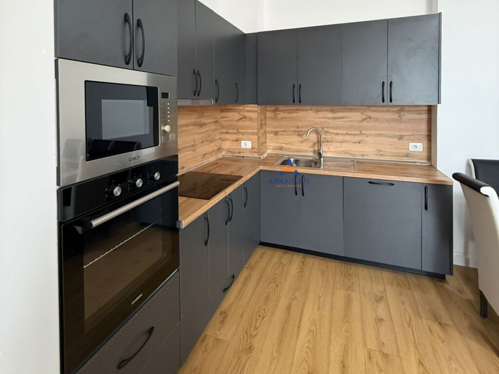 APARTMENT FOR RENT 2+1+VERANDA "UNAZA E RE" 600 EURO.